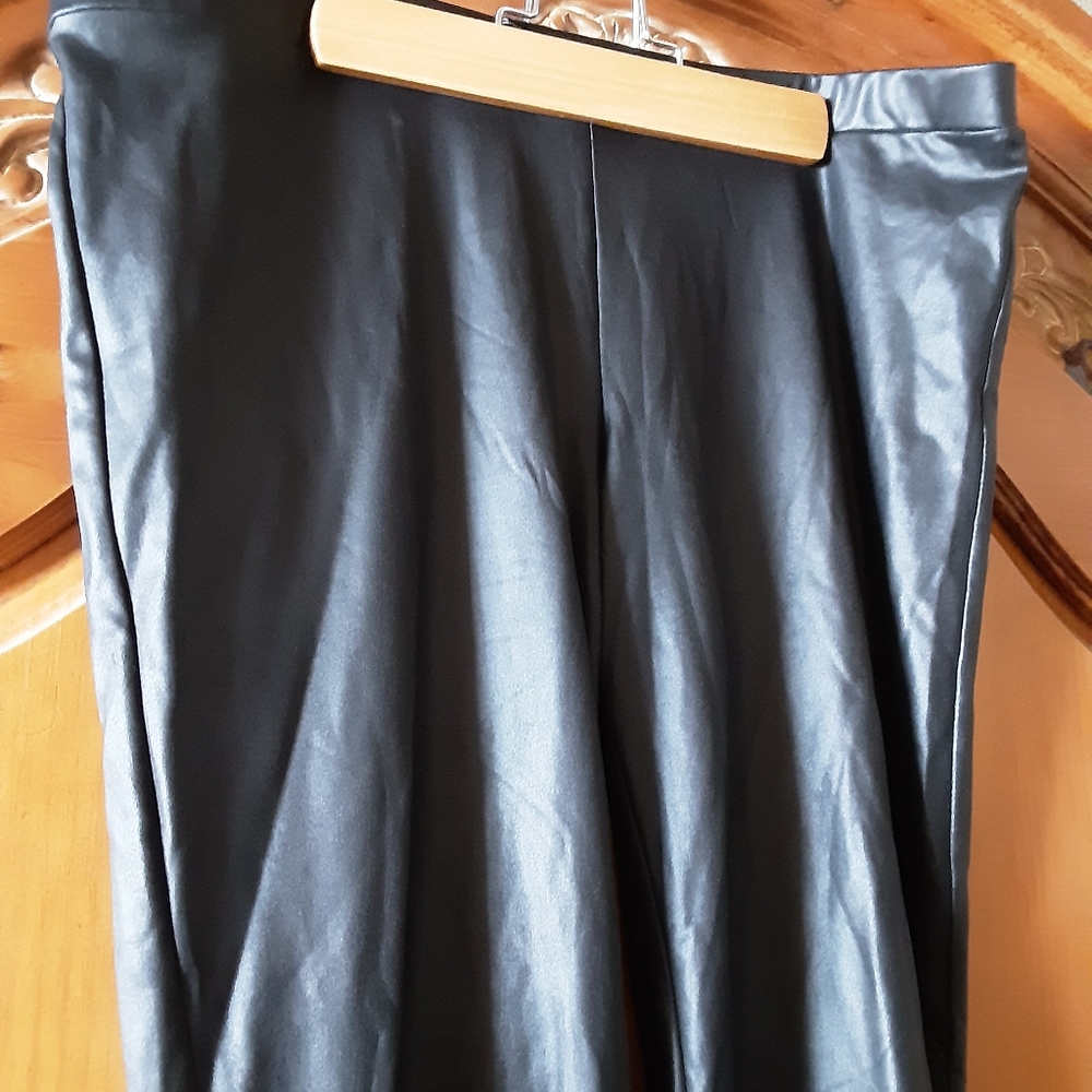 🖤Guess Faux Leather Leggings - Picture 4 of 6